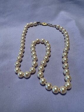 Source Unknown Cream Pearl Strand Necklace with Gold Clasp